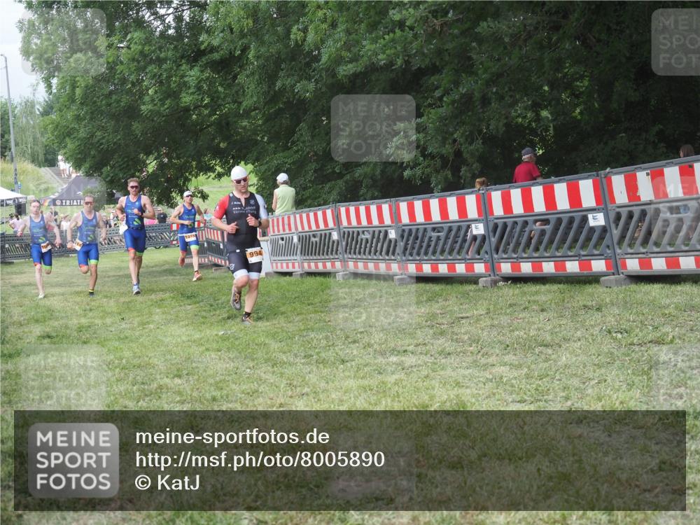 21.06.2025 - 27. Vierlanden-Triathlon KatJ http://msf.ph/oto/8005890 15.06.2025 12:59:11 Ziel 994, 1014, 1015, 1016, 1018 meine-sportfotos.de