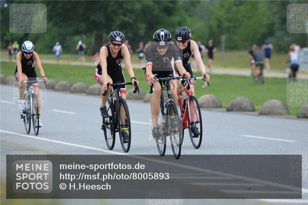21.06.2025 - 27. Vierlanden-Triathlon H.Heesch http://msf.ph/oto/8005893 15.06.2025 13:10:34 Radfahren 1089, 1090, 1091, 1092, 1182, 1183 meine-sportfotos.de