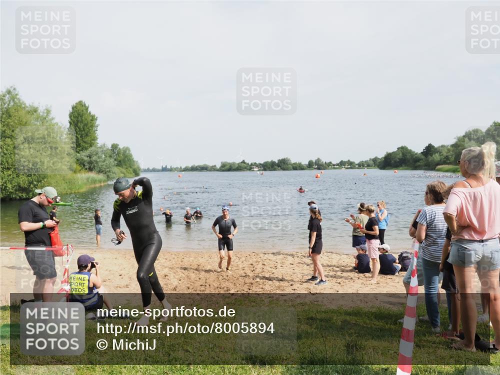 21.06.2025 - 27. Vierlanden-Triathlon MichiJ http://msf.ph/oto/8005894 15.06.2026 10:07:07 Schwimmen 131, 376, 462 meine-sportfotos.de
