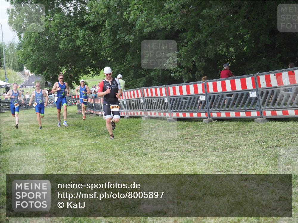 21.06.2025 - 27. Vierlanden-Triathlon KatJ http://msf.ph/oto/8005897 15.06.2025 12:59:11 Ziel 994, 1014, 1015, 1016, 1018 meine-sportfotos.de