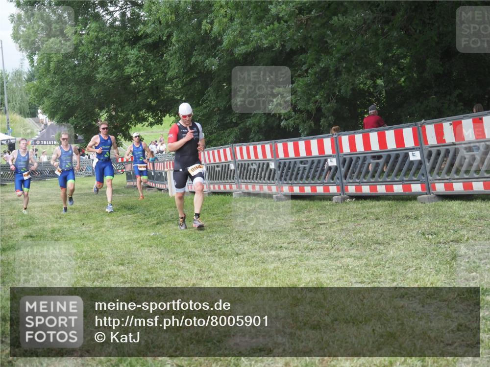 21.06.2025 - 27. Vierlanden-Triathlon KatJ http://msf.ph/oto/8005901 15.06.2025 12:59:12 Ziel 994, 1014, 1015, 1016, 1018 meine-sportfotos.de