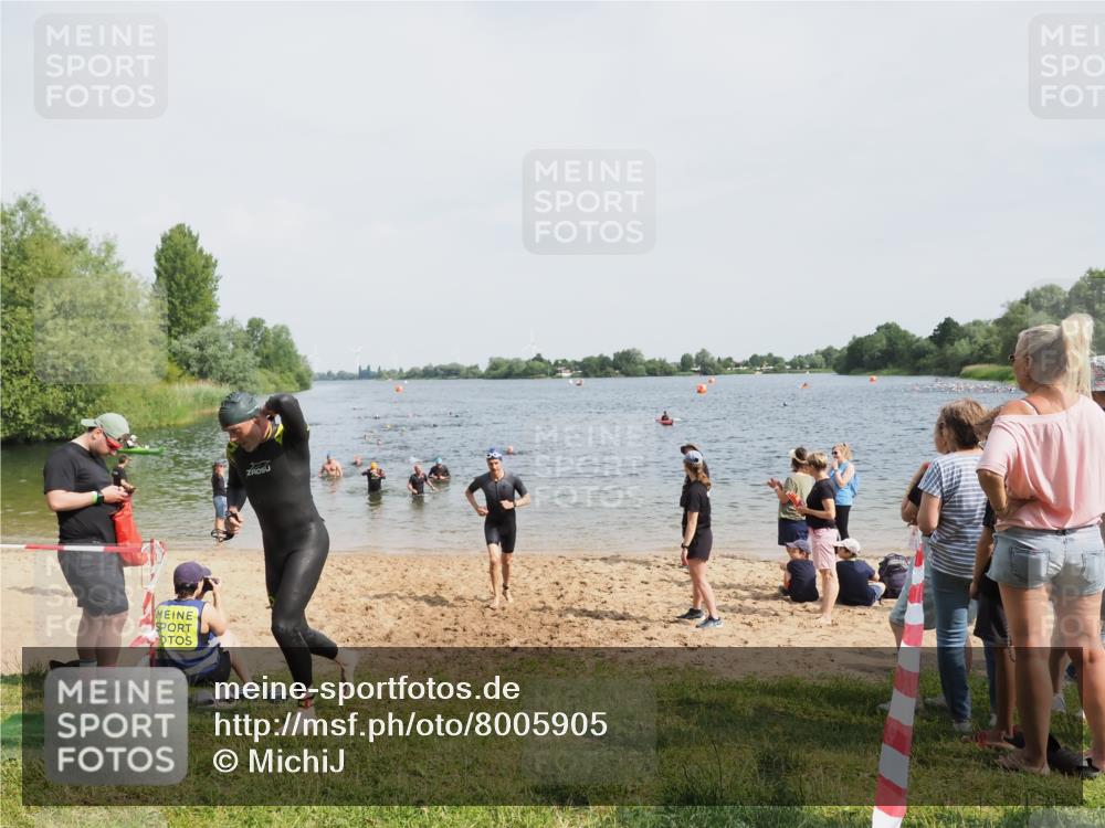 21.06.2025 - 27. Vierlanden-Triathlon MichiJ http://msf.ph/oto/8005905 15.06.2026 10:07:07 Schwimmen 131, 376, 462 meine-sportfotos.de