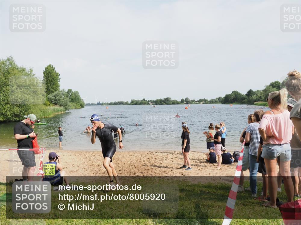 21.06.2025 - 27. Vierlanden-Triathlon MichiJ http://msf.ph/oto/8005920 15.06.2026 10:07:09 Schwimmen 376, 383, 459, 462 meine-sportfotos.de