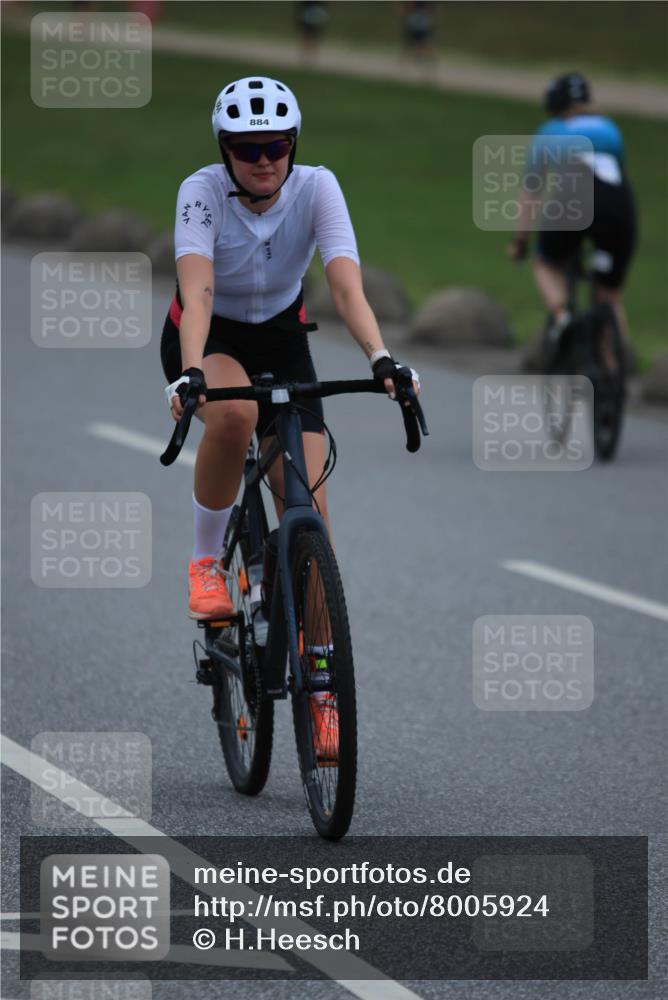 21.06.2025 - 27. Vierlanden-Triathlon H.Heesch http://msf.ph/oto/8005924 15.06.2025 13:13:30 Radfahren 883, 884, 1178, 1200, 1225 meine-sportfotos.de
