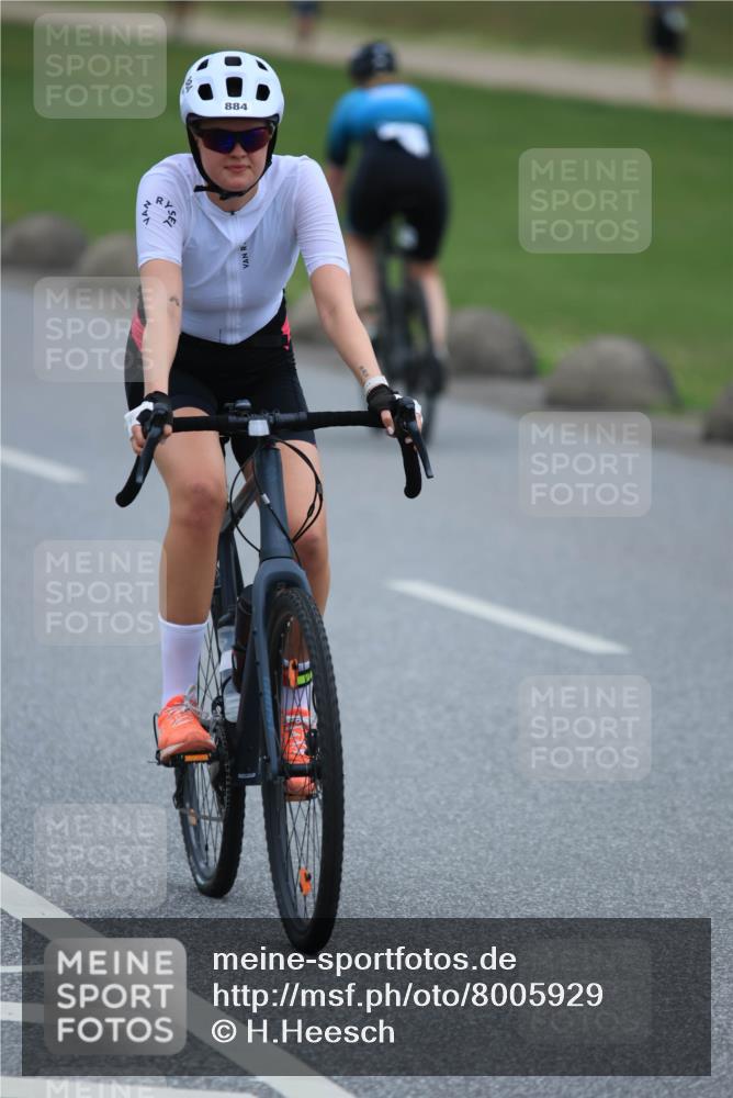 21.06.2025 - 27. Vierlanden-Triathlon H.Heesch http://msf.ph/oto/8005929 15.06.2025 13:13:30 Radfahren 883, 884, 1178, 1200, 1225 meine-sportfotos.de