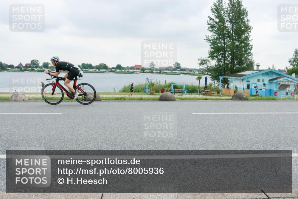 21.06.2025 - 27. Vierlanden-Triathlon H.Heesch http://msf.ph/oto/8005936 15.06.2025 13:10:23 Radfahren 1165, 1174 meine-sportfotos.de