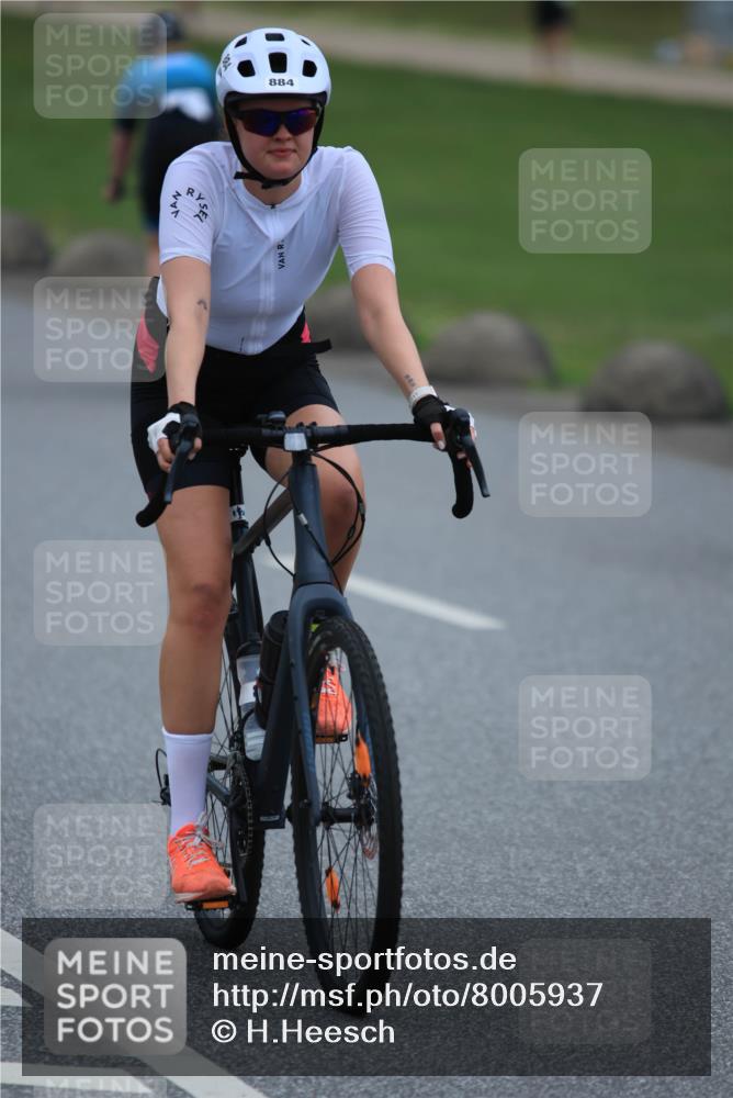 21.06.2025 - 27. Vierlanden-Triathlon H.Heesch http://msf.ph/oto/8005937 15.06.2025 13:13:31 Radfahren 883, 884, 1178, 1200 meine-sportfotos.de