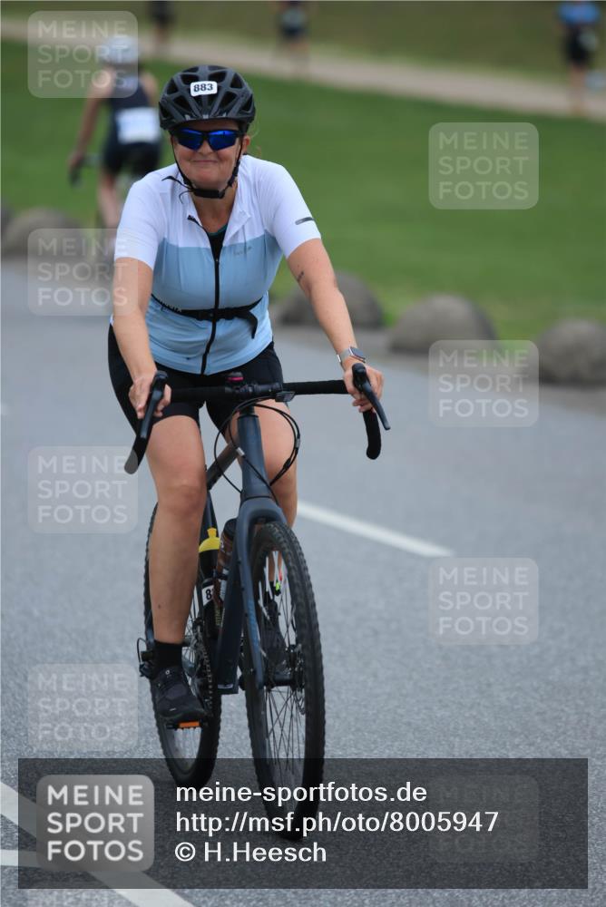 21.06.2025 - 27. Vierlanden-Triathlon H.Heesch http://msf.ph/oto/8005947 15.06.2025 13:13:32 Radfahren 883, 884, 1178 meine-sportfotos.de