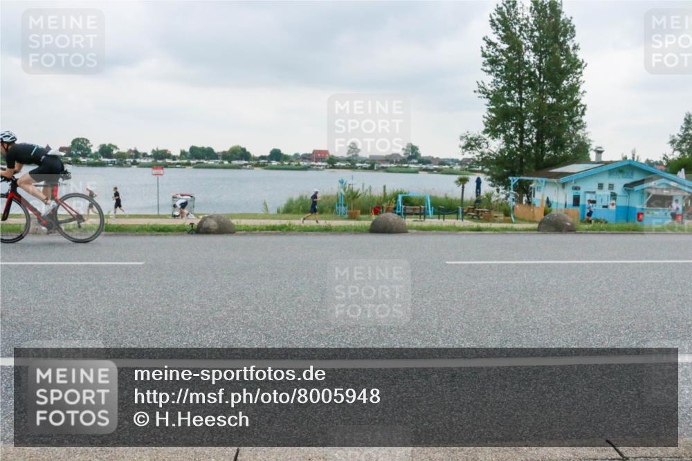21.06.2025 - 27. Vierlanden-Triathlon H.Heesch http://msf.ph/oto/8005948 15.06.2025 13:10:23 Radfahren 1165, 1174 meine-sportfotos.de