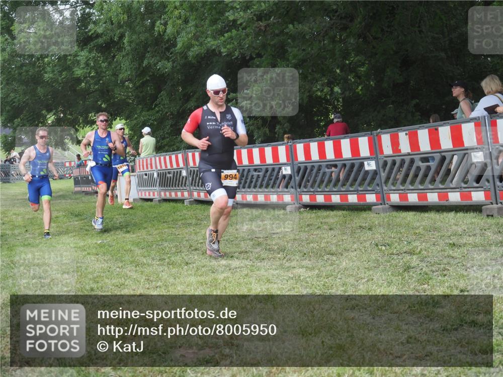 21.06.2025 - 27. Vierlanden-Triathlon KatJ http://msf.ph/oto/8005950 15.06.2025 12:59:12 Ziel 994, 1014, 1015, 1016, 1018 meine-sportfotos.de