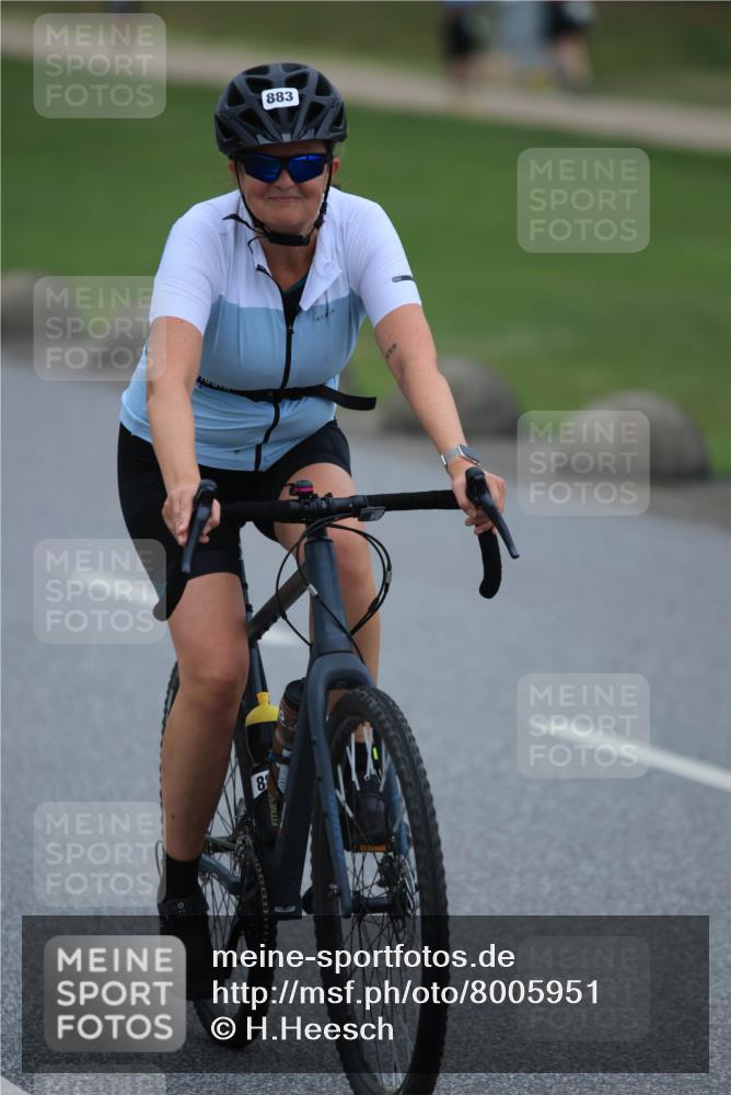 21.06.2025 - 27. Vierlanden-Triathlon H.Heesch http://msf.ph/oto/8005951 15.06.2025 13:13:33 Radfahren 883, 884, 1178 meine-sportfotos.de