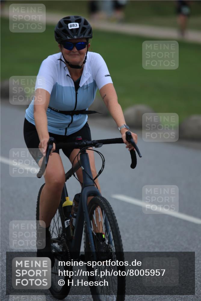 21.06.2025 - 27. Vierlanden-Triathlon H.Heesch http://msf.ph/oto/8005957 15.06.2025 13:13:33 Radfahren 883, 884, 1178 meine-sportfotos.de
