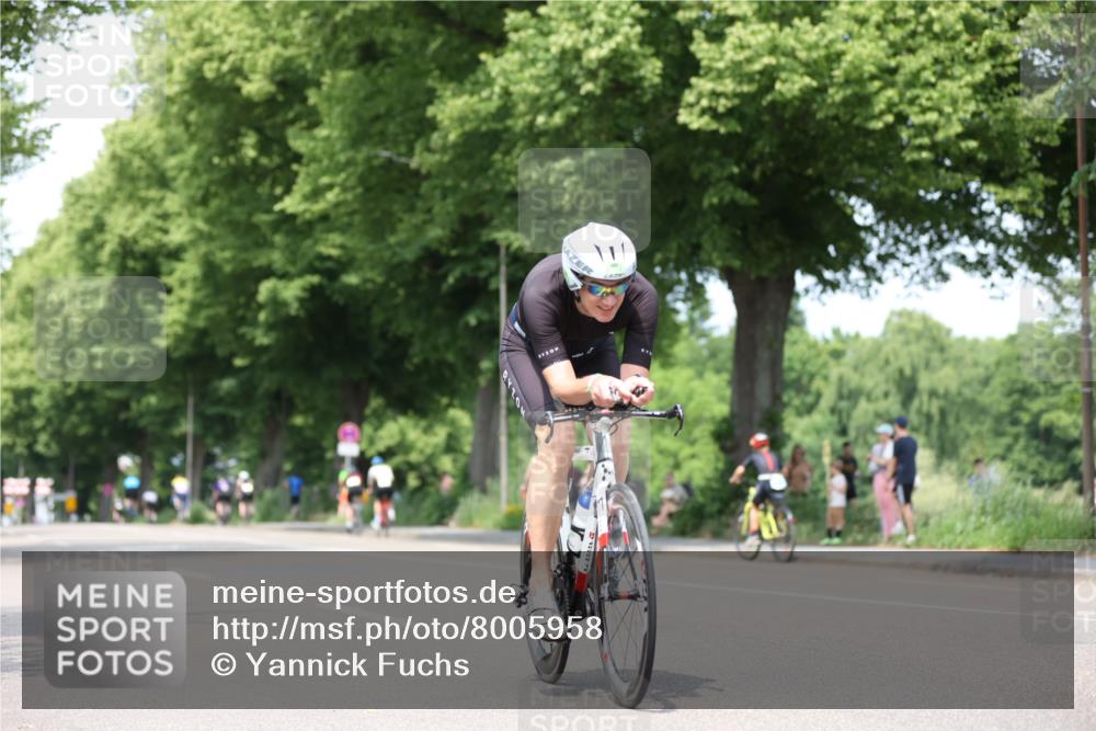 15.06.2025 - 7 Türme Triathlon Yannick Fuchs http://msf.ph/oto/8005958 15.06.2025 13:18:56 Radfahren 197, 389, 718, 725, 811, 820, 867, 1115 meine-sportfotos.de