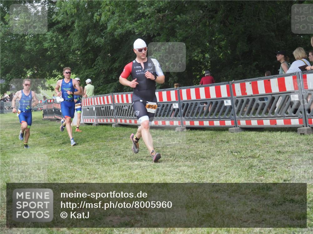 21.06.2025 - 27. Vierlanden-Triathlon KatJ http://msf.ph/oto/8005960 15.06.2025 12:59:13 Ziel 994, 1014, 1015, 1016, 1018 meine-sportfotos.de