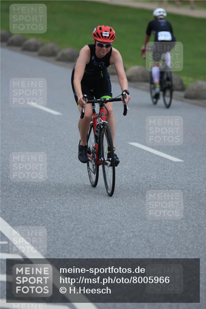 21.06.2025 - 27. Vierlanden-Triathlon H.Heesch http://msf.ph/oto/8005966 15.06.2025 13:14:15 Radfahren 1081, 1185, 1196, 1198, 1203, 1212, 1215, 1228 meine-sportfotos.de
