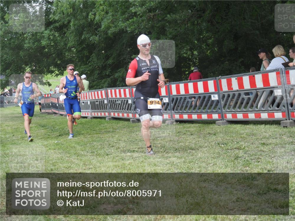 21.06.2025 - 27. Vierlanden-Triathlon KatJ http://msf.ph/oto/8005971 15.06.2025 12:59:13 Ziel 994, 1014, 1015, 1016, 1018 meine-sportfotos.de