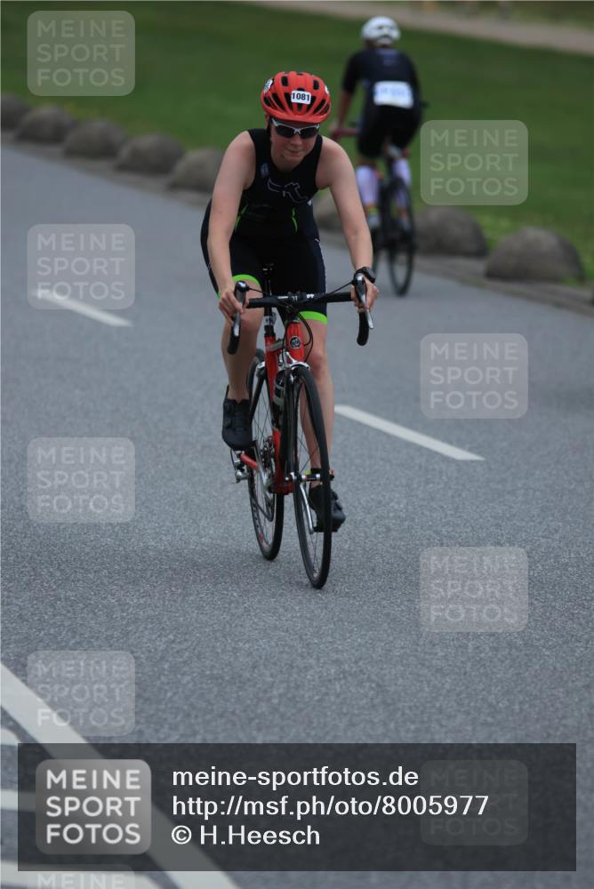 21.06.2025 - 27. Vierlanden-Triathlon H.Heesch http://msf.ph/oto/8005977 15.06.2025 13:14:15 Radfahren 1081, 1185, 1196, 1198, 1203, 1212, 1215, 1228 meine-sportfotos.de