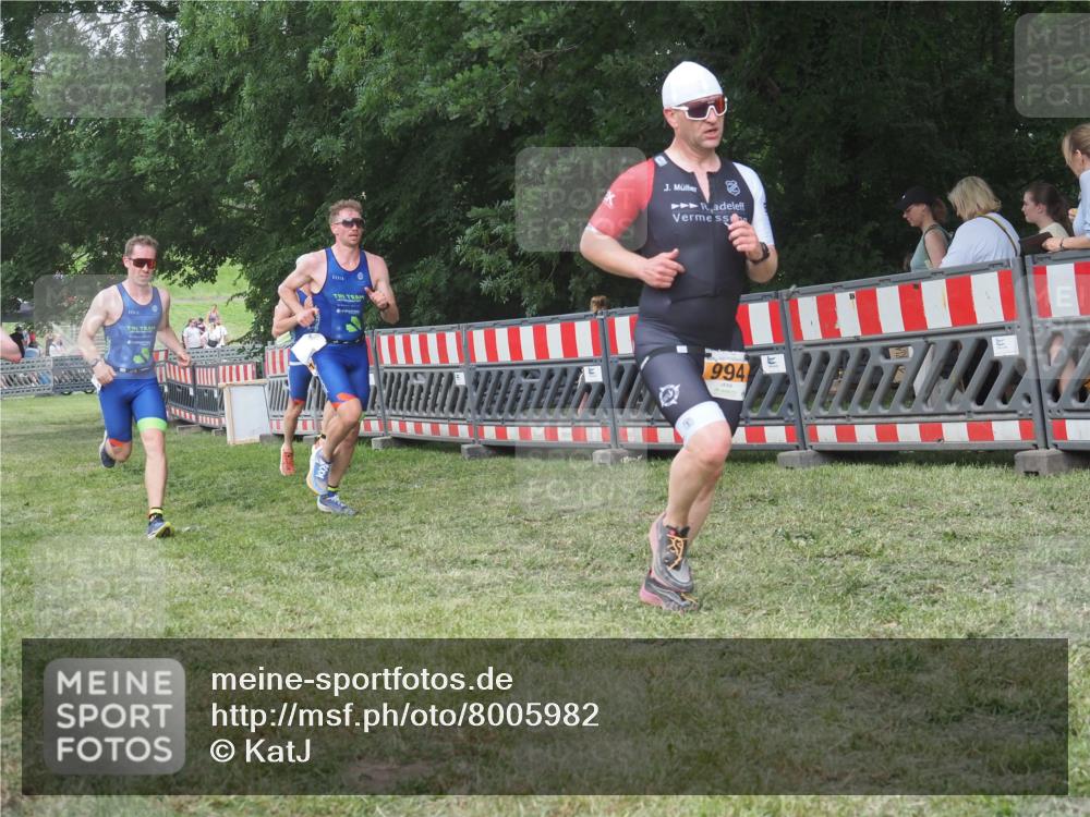 21.06.2025 - 27. Vierlanden-Triathlon KatJ http://msf.ph/oto/8005982 15.06.2025 12:59:13 Ziel 994, 1014, 1015, 1016, 1018 meine-sportfotos.de