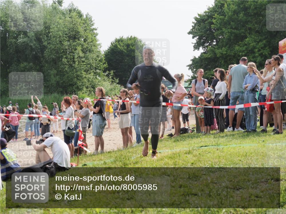 15.06.2025 - 27. Vierlanden-Triathlon KatJ http://msf.ph/oto/8005985 15.06.2025 10:05:08 Schwimmen 412, 422 meine-sportfotos.de