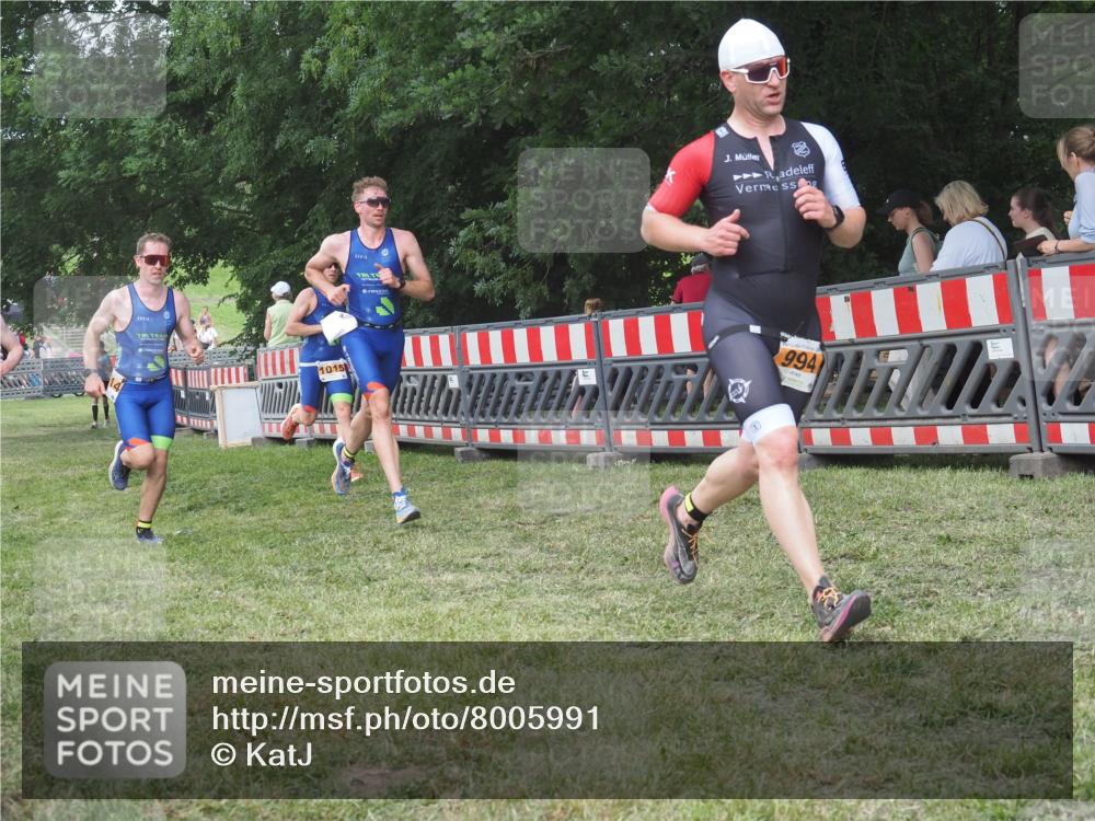 21.06.2025 - 27. Vierlanden-Triathlon KatJ http://msf.ph/oto/8005991 15.06.2025 12:59:13 Ziel 994, 1014, 1015, 1016, 1018 meine-sportfotos.de