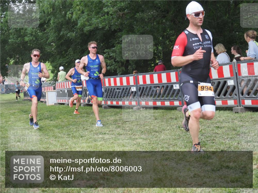 21.06.2025 - 27. Vierlanden-Triathlon KatJ http://msf.ph/oto/8006003 15.06.2025 12:59:13 Ziel 994, 1014, 1015, 1016, 1018 meine-sportfotos.de