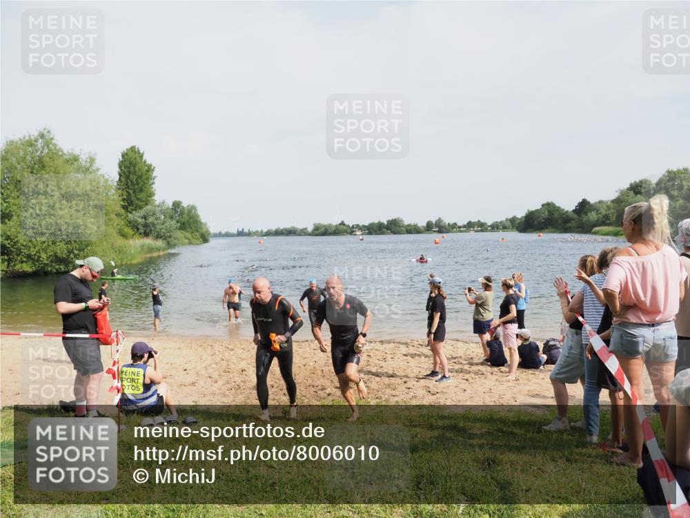 21.06.2025 - 27. Vierlanden-Triathlon MichiJ http://msf.ph/oto/8006010 15.06.2026 10:07:17 Schwimmen 374, 383, 431, 459 meine-sportfotos.de