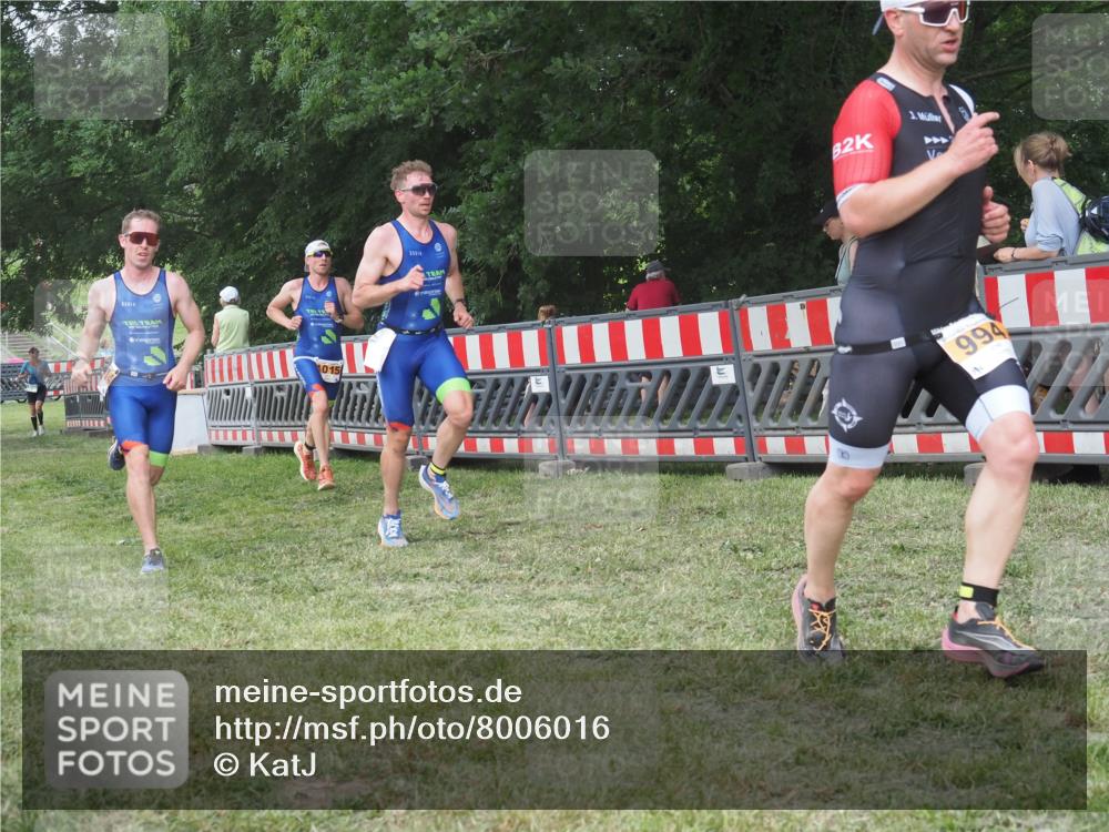 21.06.2025 - 27. Vierlanden-Triathlon KatJ http://msf.ph/oto/8006016 15.06.2025 12:59:13 Ziel 994, 1014, 1015, 1016, 1018 meine-sportfotos.de