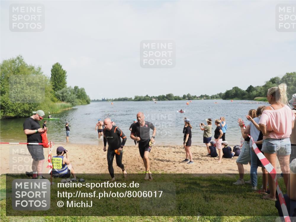 21.06.2025 - 27. Vierlanden-Triathlon MichiJ http://msf.ph/oto/8006017 15.06.2026 10:07:17 Schwimmen 374, 383, 431, 459 meine-sportfotos.de