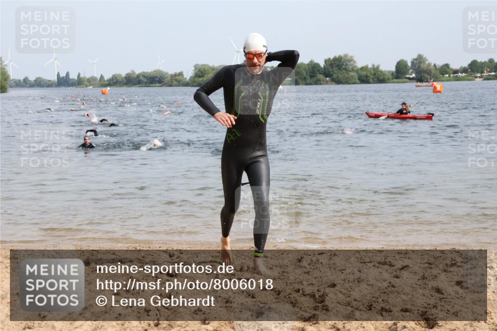 15.06.2025 - 27. Vierlanden-Triathlon Lena Gebhardt http://msf.ph/oto/8006018 15.06.2025 10:03:56 Schwimmen 415, 427, 436, 1398 meine-sportfotos.de