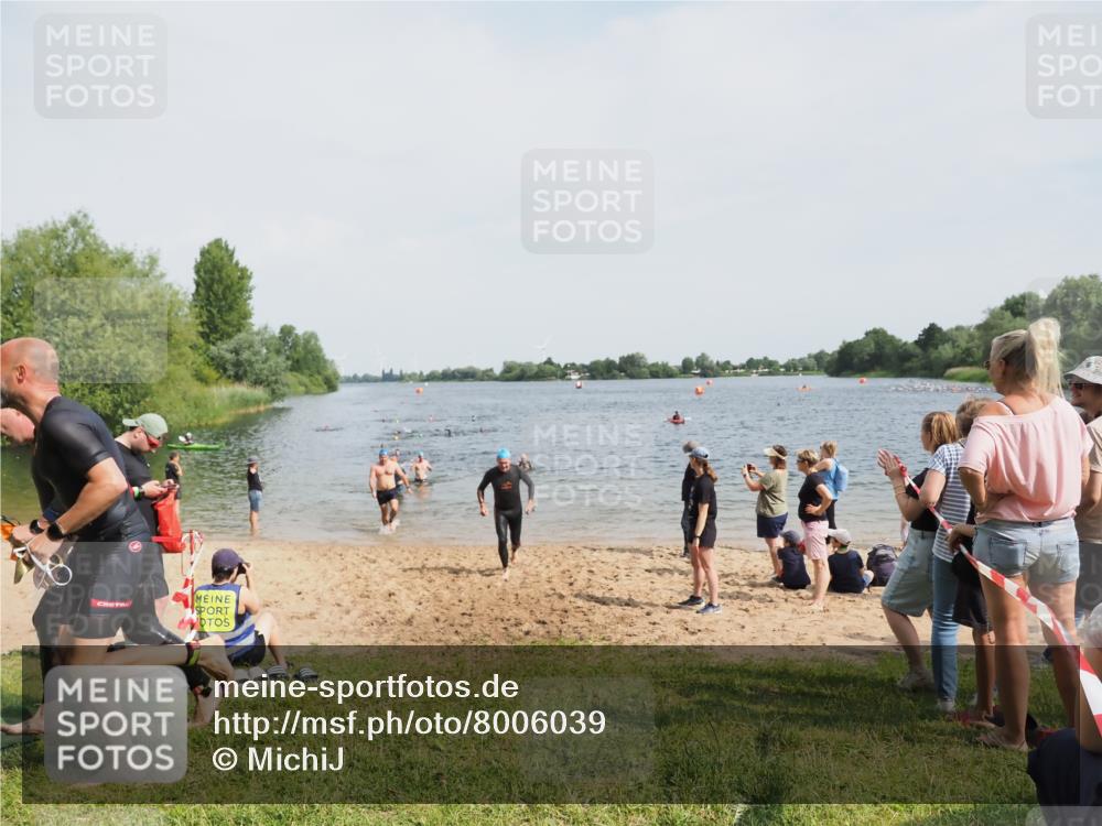 21.06.2025 - 27. Vierlanden-Triathlon MichiJ http://msf.ph/oto/8006039 15.06.2026 10:07:19 Schwimmen 374, 383, 414, 431, 459 meine-sportfotos.de