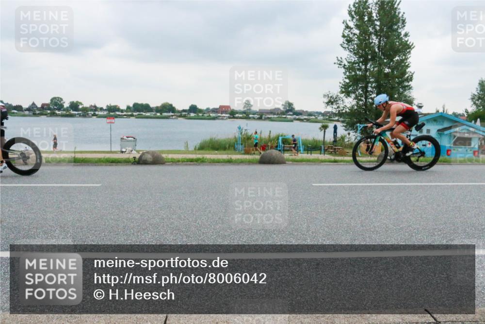 21.06.2025 - 27. Vierlanden-Triathlon H.Heesch http://msf.ph/oto/8006042 15.06.2025 13:10:42 Radfahren 1182, 1183 meine-sportfotos.de
