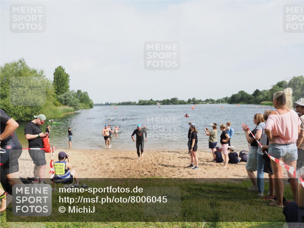 21.06.2025 - 27. Vierlanden-Triathlon MichiJ http://msf.ph/oto/8006045 15.06.2026 10:07:19 Schwimmen 374, 383, 414, 431, 459 meine-sportfotos.de