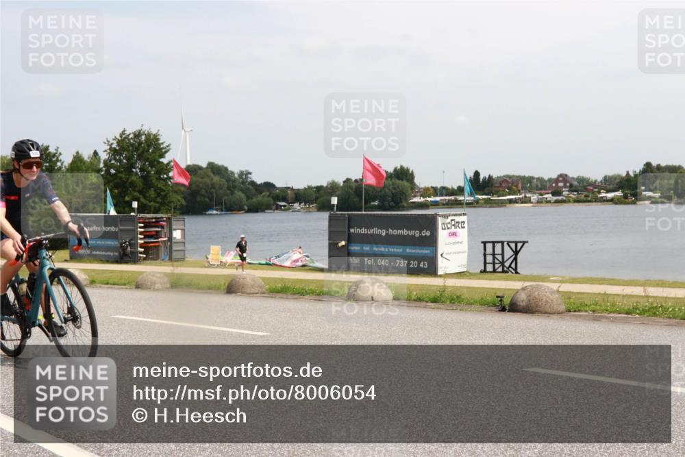 21.06.2025 - 27. Vierlanden-Triathlon H.Heesch http://msf.ph/oto/8006054 15.06.2025 11:55:28 Radfahren 920, 960, 962, 982 meine-sportfotos.de