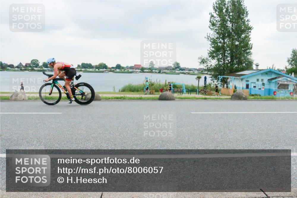21.06.2025 - 27. Vierlanden-Triathlon H.Heesch http://msf.ph/oto/8006057 15.06.2025 13:10:42 Radfahren 1182, 1183 meine-sportfotos.de