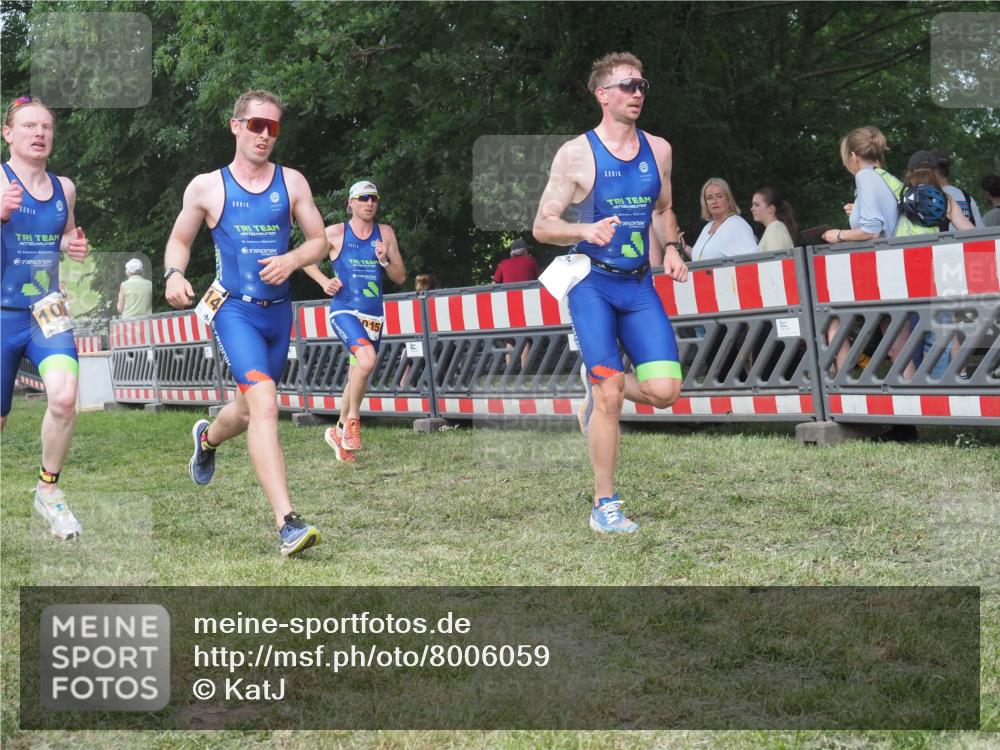 21.06.2025 - 27. Vierlanden-Triathlon KatJ http://msf.ph/oto/8006059 15.06.2025 12:59:14 Ziel 994, 1014, 1015, 1016, 1018, 1027 meine-sportfotos.de