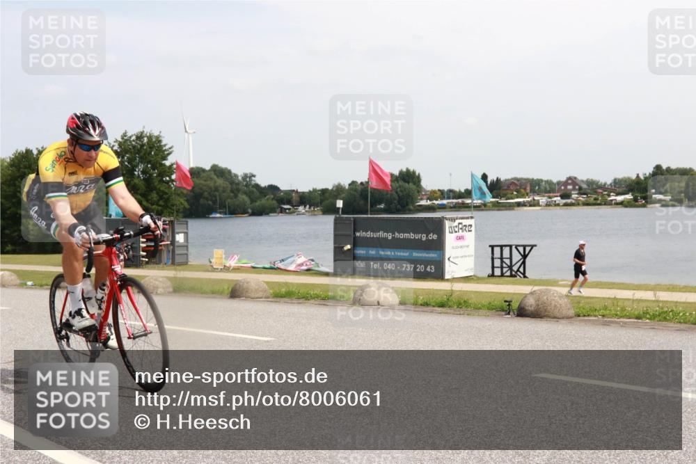 21.06.2025 - 27. Vierlanden-Triathlon H.Heesch http://msf.ph/oto/8006061 15.06.2025 11:55:34 Radfahren 920 meine-sportfotos.de