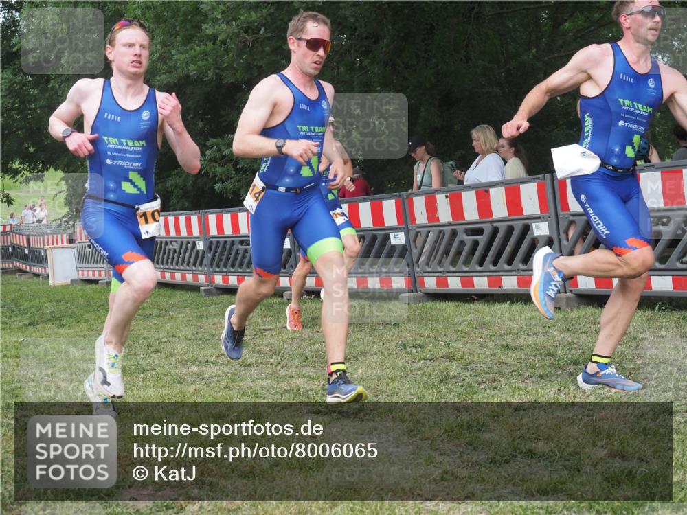 21.06.2025 - 27. Vierlanden-Triathlon KatJ http://msf.ph/oto/8006065 15.06.2025 12:59:14 Ziel 994, 1014, 1015, 1016, 1018, 1027 meine-sportfotos.de