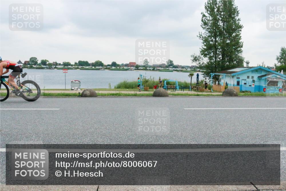 21.06.2025 - 27. Vierlanden-Triathlon H.Heesch http://msf.ph/oto/8006067 15.06.2025 13:10:42 Radfahren 1182, 1183 meine-sportfotos.de
