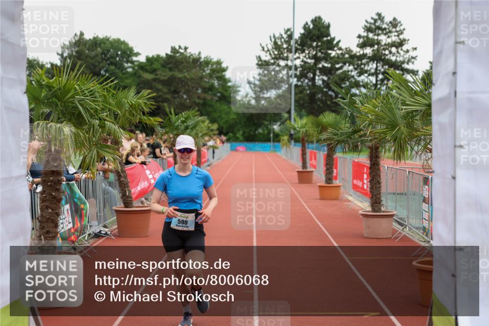 15.06.2025 - 7 Türme Triathlon Michael Strokosch http://msf.ph/oto/8006068 15.06.2025 14:46:46 Ziel 590 meine-sportfotos.de