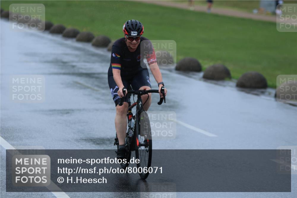 21.06.2025 - 27. Vierlanden-Triathlon H.Heesch http://msf.ph/oto/8006071 15.06.2025 14:06:11 Radfahren 1241 meine-sportfotos.de