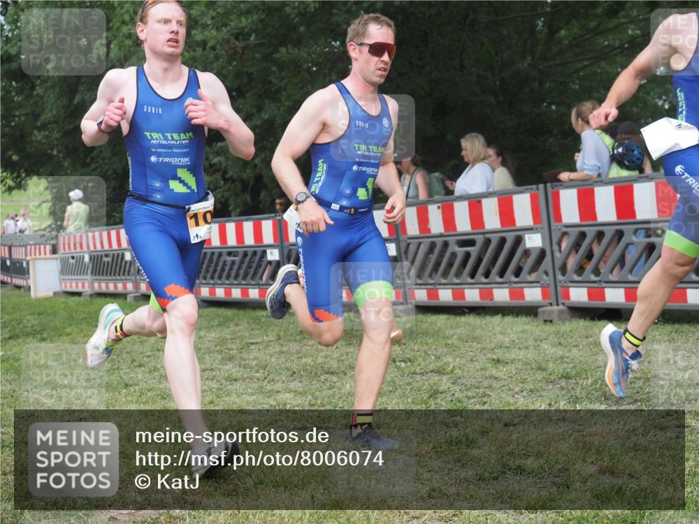 21.06.2025 - 27. Vierlanden-Triathlon KatJ http://msf.ph/oto/8006074 15.06.2025 12:59:14 Ziel 994, 1014, 1015, 1016, 1018, 1027 meine-sportfotos.de