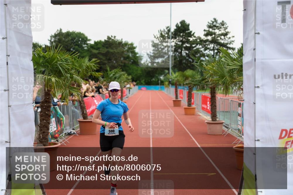 15.06.2025 - 7 Türme Triathlon Michael Strokosch http://msf.ph/oto/8006075 15.06.2025 14:46:46 Ziel 590 meine-sportfotos.de