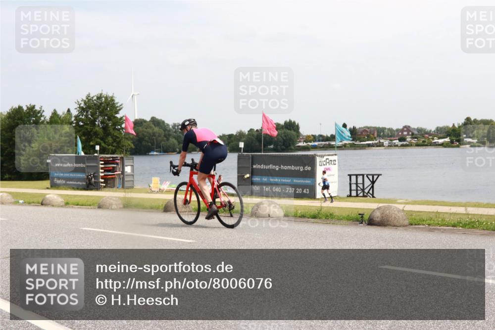 21.06.2025 - 27. Vierlanden-Triathlon H.Heesch http://msf.ph/oto/8006076 15.06.2025 11:55:42 Radfahren 739, 845 meine-sportfotos.de