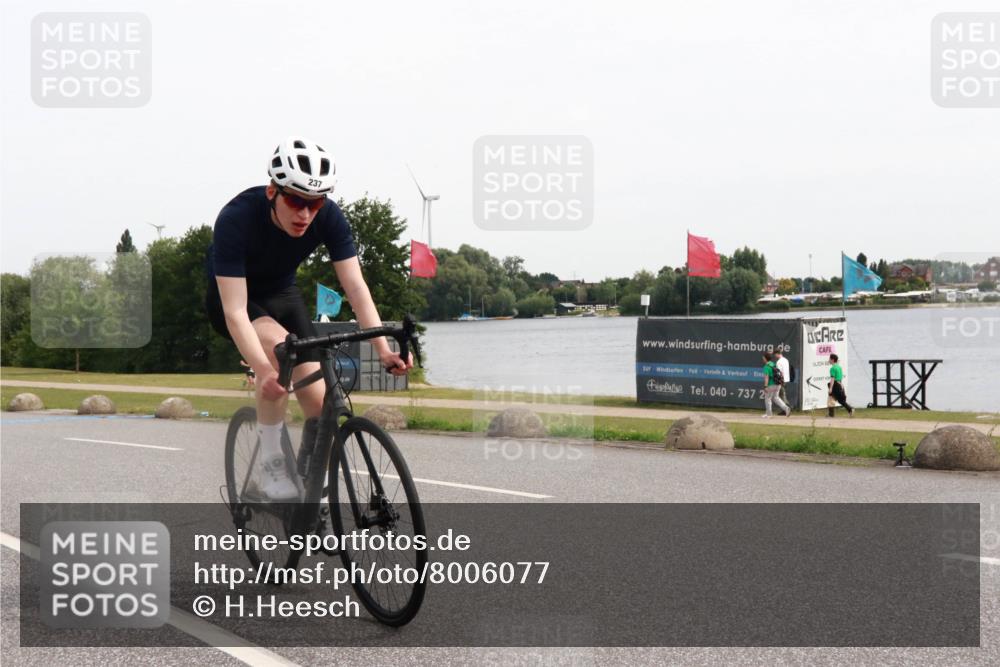 15.06.2025 - 27. Vierlanden-Triathlon H.Heesch http://msf.ph/oto/8006077 15.06.2025 10:37:13 Radfahren 65, 111, 160, 237, 337 meine-sportfotos.de
