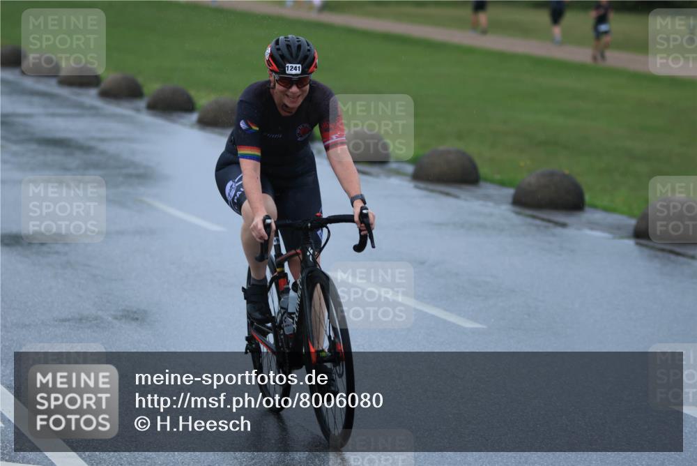 21.06.2025 - 27. Vierlanden-Triathlon H.Heesch http://msf.ph/oto/8006080 15.06.2025 14:06:12 Radfahren 1241 meine-sportfotos.de