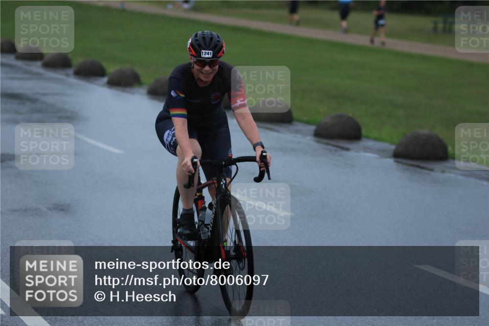 21.06.2025 - 27. Vierlanden-Triathlon H.Heesch http://msf.ph/oto/8006097 15.06.2025 14:06:12 Radfahren 1241 meine-sportfotos.de