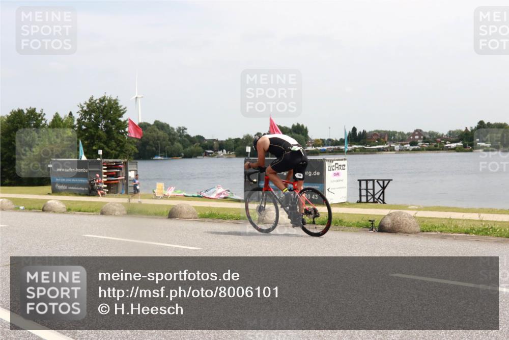 21.06.2025 - 27. Vierlanden-Triathlon H.Heesch http://msf.ph/oto/8006101 15.06.2025 11:55:56 Radfahren 699, 779, 828 meine-sportfotos.de