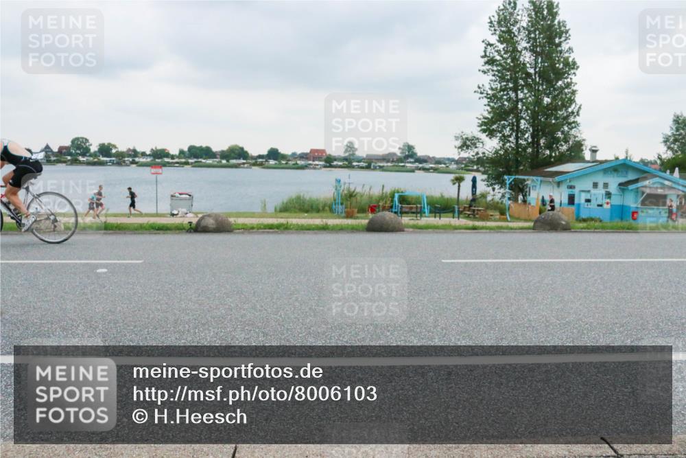 21.06.2025 - 27. Vierlanden-Triathlon H.Heesch http://msf.ph/oto/8006103 15.06.2025 13:10:50 Radfahren 1195 meine-sportfotos.de