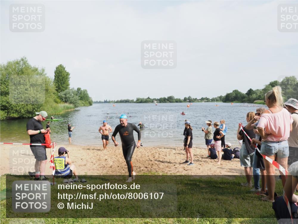 21.06.2025 - 27. Vierlanden-Triathlon MichiJ http://msf.ph/oto/8006107 15.06.2026 10:07:21 Schwimmen 374, 383, 414, 431, 459 meine-sportfotos.de