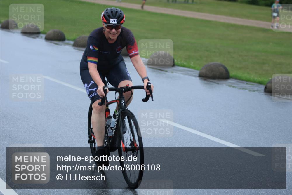 21.06.2025 - 27. Vierlanden-Triathlon H.Heesch http://msf.ph/oto/8006108 15.06.2025 14:06:12 Radfahren 1241 meine-sportfotos.de